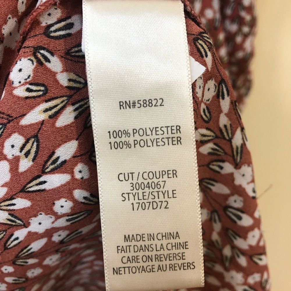 Max Studio Crepe Ruched Sleeve Blouse - Picture 8 of 8
